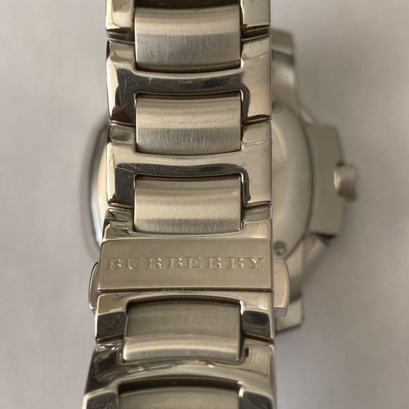 Burberry Women's White Bby1703 The Britain Stainless Steel Watch - Picture 7 of 8